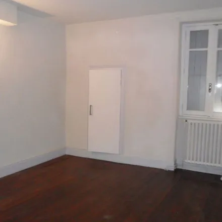 Rent this 3 bed apartment on 92 Rue Pierre Julien in 26200 Montélimar, France