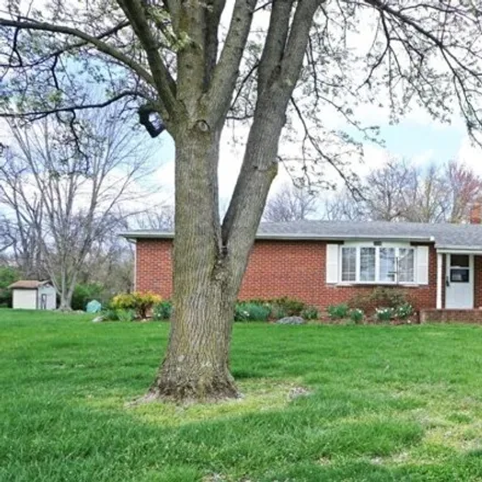 Buy this 3 bed house on 3092 Vivian Drive in Deerfield Township, OH 45140