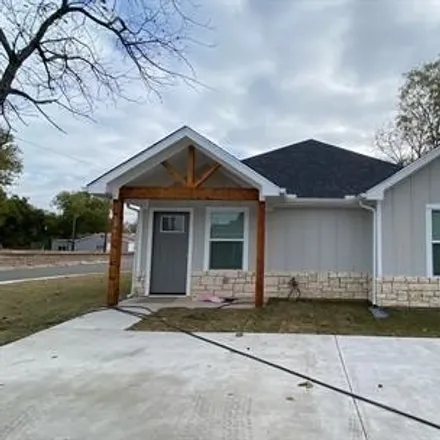 Rent this 3 bed house on 594 East Carter Street in Sherman, TX 75090