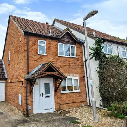 Buy this 3 bed duplex on Fokerham Road in Thatcham, RG19 4GD