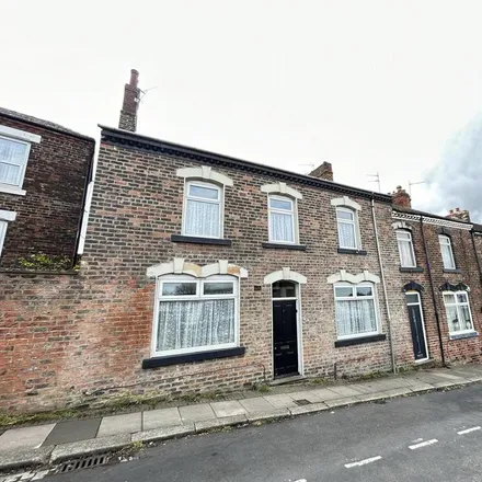 Rent this 4 bed townhouse on North Eastern Terrace in Darlington, DL1 5LL