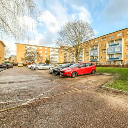 Buy this 1 bed apartment on Passfields in Bellingham, London