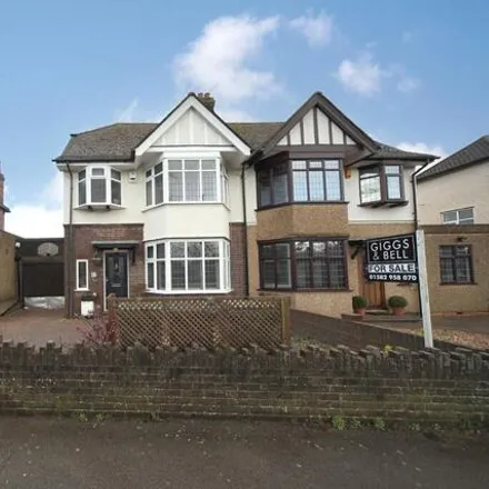 Buy this 3 bed duplex on 49 West Hill Road in Luton, LU1 3LZ