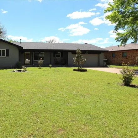 Image 2 - 1115 Sheridan Lane, Cleburne, TX 76033, USA - House for sale