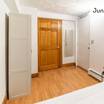 Image 3 - 166 Auburn Street - Room for rent