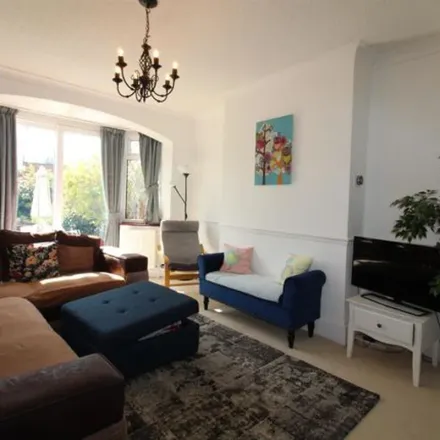 Image 5 - Broadhurst Avenue, London, IG3 9EW, United Kingdom - Townhouse for rent