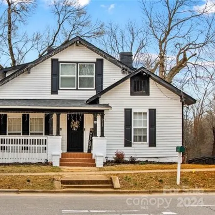 Image 1 - 911 Wilson Lee Boulevard, Statesville, NC 28677, USA - House for sale