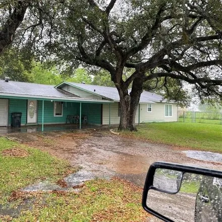 Rent this 3 bed house on 730 Alamo Street in El Campo, TX 77437