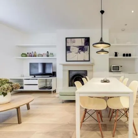 Buy this 3 bed apartment on 32 Brondesbury Road in London, NW6 6BX