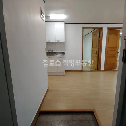 Rent this 2 bed apartment on 서울특별시 강남구 신사동 516-4