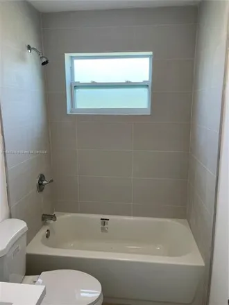 Image 7 - 31 East 52nd Place, Hialeah, FL 33013, USA - House for rent