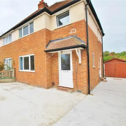 Rent this 4 bed duplex on 30 Ashenden Road in Guildford, GU2 7XE