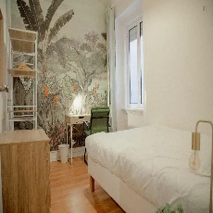 Rent this 6 bed room on Peróla do Parque in Rua Sampaio e Pina 13, 1070-241 Lisbon