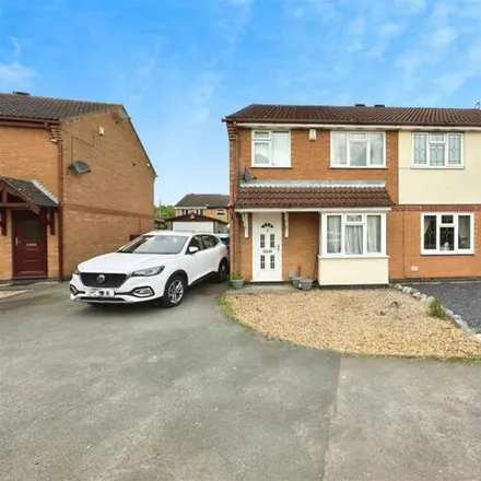 Buy this 3 bed duplex on Wren Close in Syston, LE7 1ZS