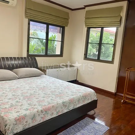 Rent this 5 bed apartment on Storytime Preschool in Soi Sama Han, Khlong Toei District