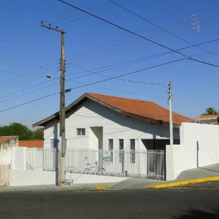 Rent this 3 bed house on Avenida Felix Castilho Dias in Osvaldo Cruz, Osvaldo Cruz - SP