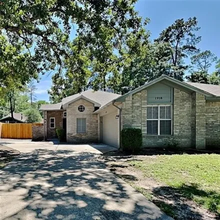 Rent this 3 bed house on 1936 Pincher Creek Drive in Montgomery County, TX 77386
