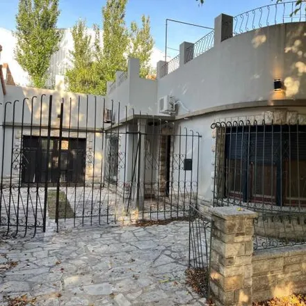 Rent this 1 bed house on San José 304 in Partido de Lomas de Zamora, B1834 FYG Turdera
