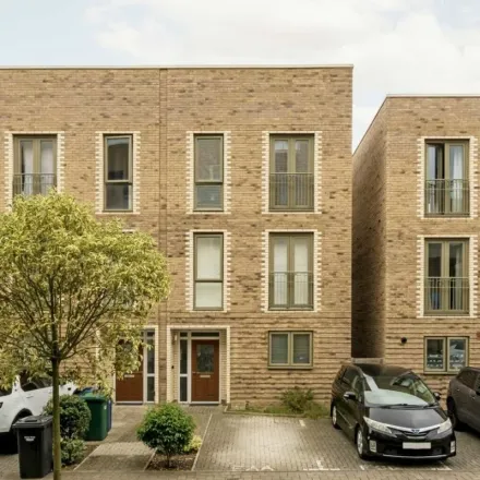 Image 5 - Charmille Avenue, London, NW9 4AD, United Kingdom - Townhouse for rent