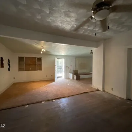 Buy this 2 bed house on 1367 E Drexel Rd in Tucson, Arizona