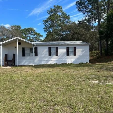 Buy this studio apartment on 5485 South Oldfield Avenue in Homosassa Springs, FL 34446