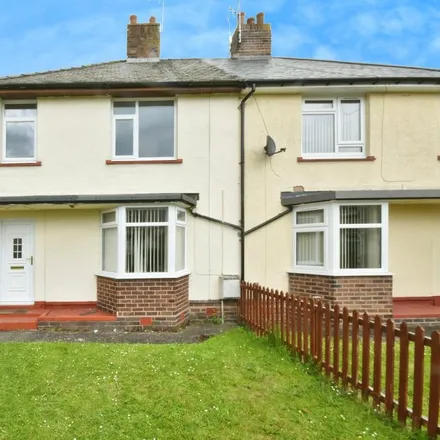 Rent this 3 bed duplex on Estyn Close in Hope, LL12 9NS