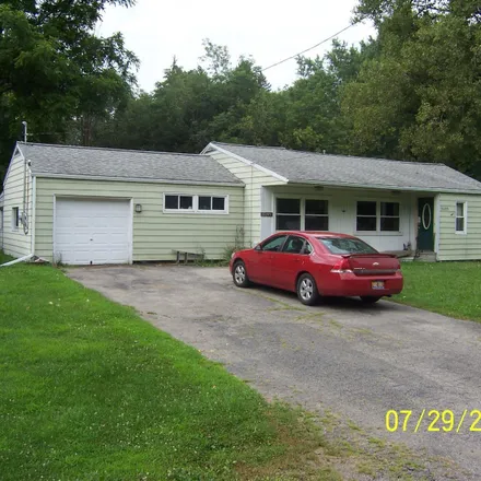 Buy this 3 bed house on 1073 South Elm Avenue in Jackson, MI 49203