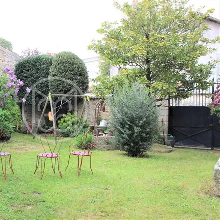 Buy this 3 bed townhouse on 17400 Saint-Jean-d'Angély