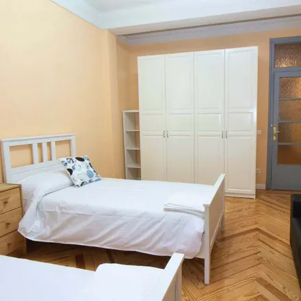 Rent this 1 bed room on Madrid in La Prensa, Calle de Miguel Moya
