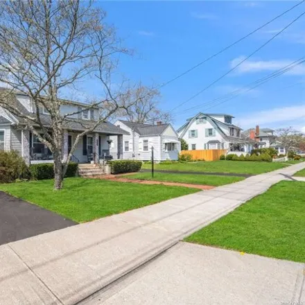Image 2 - 112 Cedar Avenue, Brookhaven, Village of Patchogue, NY 11772, USA - House for sale