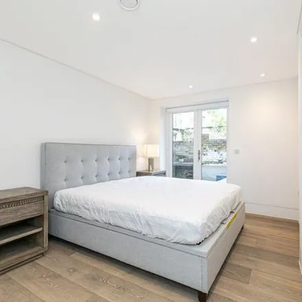 Rent this 2 bed apartment on 8-10 Basing Street in London, W11 1ES