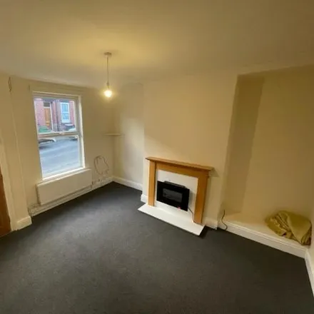 Image 5 - Back St Ives Mount, Leeds, LS12 3RR, United Kingdom - Townhouse for rent