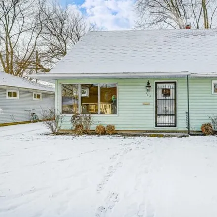 Buy this 3 bed house on 585 West Parkwood Avenue in Springfield, OH 45506
