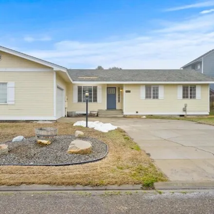 Image 2 - 447 Glenwood Drive, Zillah, WA 98953, USA - House for sale