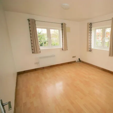 Image 2 - Nayland Close, Luton, LU2 9SZ, United Kingdom - Apartment for rent