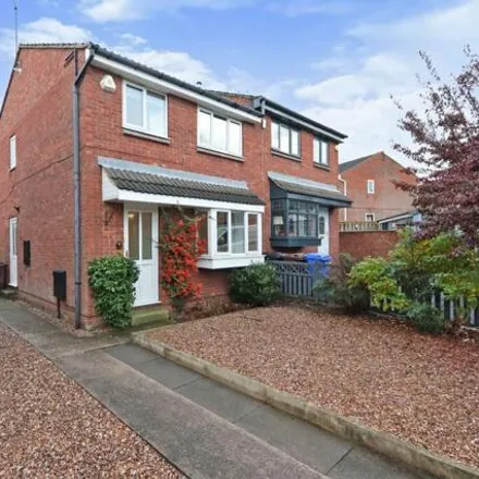Rent this 3 bed duplex on Oldale Court in Sheffield, S13 7NB
