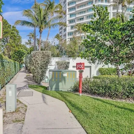 Image 2 - 1699 South Ocean Boulevard, Lauderdale-by-the-Sea, Broward County, FL 33062, USA - Townhouse for sale
