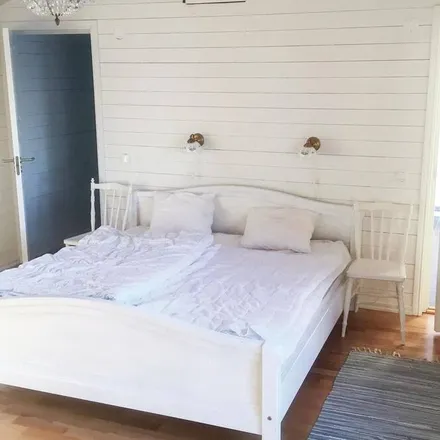 Rent this 5 bed house on Bor in Ångloksvägen, 330 15 Bor