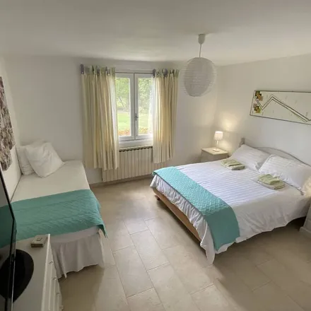 Rent this 2 bed apartment on 12200 Villefranche-de-Rouergue