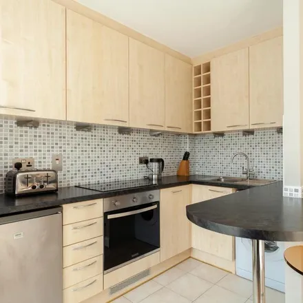 Image 5 - Park Central, Fairfield Road, Old Ford, London, E3 2QN, United Kingdom - Apartment for rent