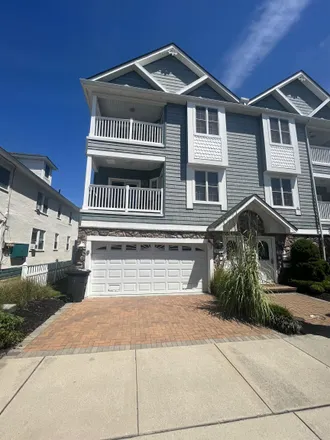 Buy this 3 bed condo on Green's Liquors in East Hildreth Avenue, Wildwood