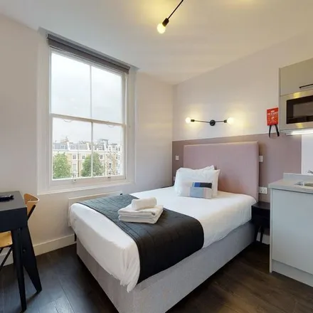 Rent this studio apartment on 20 Clanricarde Gardens in London, W2 4JH