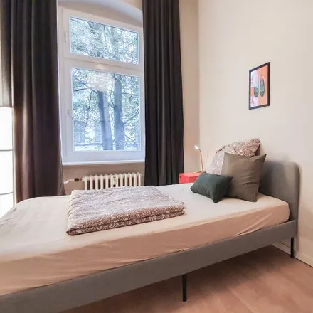 Rent this 3 bed room on Hairdressers Farkas & Manthei in Nürnberger Straße 14-15, 10789 Berlin