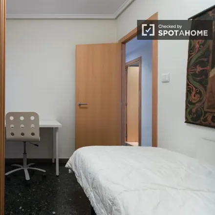 Rent this 3 bed room on Good Bike Valencia in Carrer de Guillem de Castro, 64
