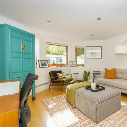 Image 3 - 43 Ridge Road, London, N8 9LJ, United Kingdom - Apartment for sale