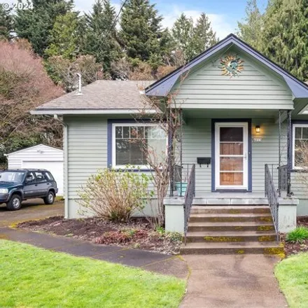 Buy this 2 bed house on 4023 Southeast 9th Avenue in Portland, OR 97202
