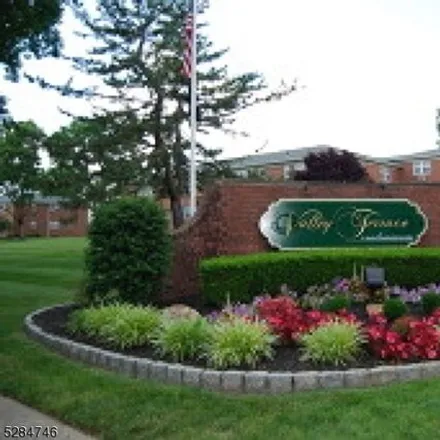 Rent this 1 bed condo on Knox Terrace in Wayne, NJ 07470