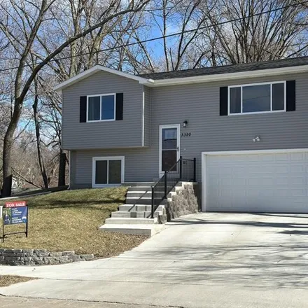 Buy this 3 bed house on 3362 Parkland Avenue in Sioux City, IA 51105