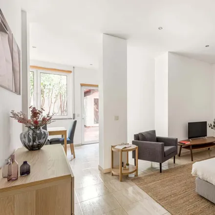 Rent this 3 bed apartment on Rua de Rodolfo de Araújo in 4000-302 Porto, Portugal