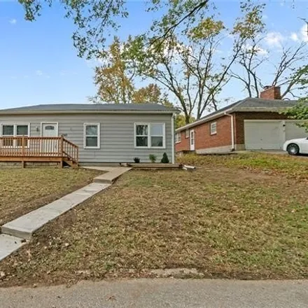 Buy this 3 bed house on 1398 Cheyenne Street in Leavenworth, KS 66048